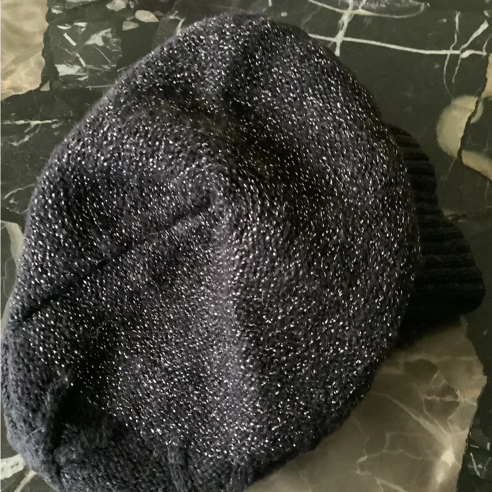 Lululemon ivivva black silver glitter little girl’s beanie hat - Picture 3 of 6